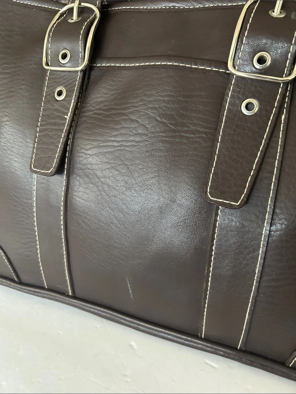 Classic Brown Leather Tote Bag with Contrasting Stitching